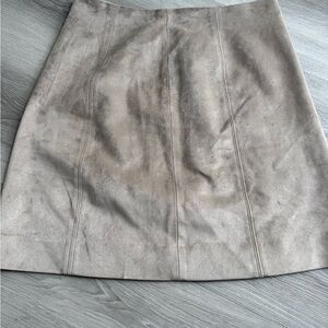 Babaton Aritzia Hopper Beige Suede A-Line Skirt size 8